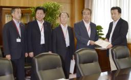 計画段階の原発、新増設に含み 経産相