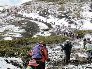乗鞍岳に初積雪