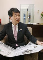 '12知事選:圧勝で泉田氏3選 「攻めの県政」主張 原発廃炉、樋渡氏支持広がらず /新潟