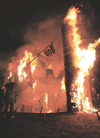 福島・須賀川市で伝統の「松明あかし」 復興への思い新たに