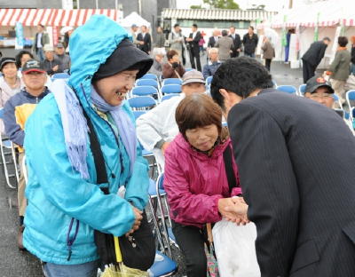 祭りへ街頭へ地元駆ける 総選挙立候補者ら