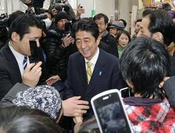 ２０１２衆院選:１４政党乱立、戸惑う有権者 各党、争点づくり懸命