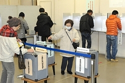 崖っぷちの選択:'12衆院選 期日前投票者は前回より17%減 /神奈川