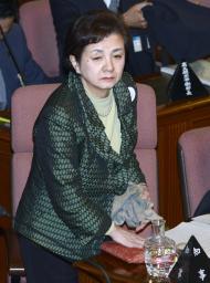 滋賀県議会、兼務解消求める決議 知事、党務続ける構え