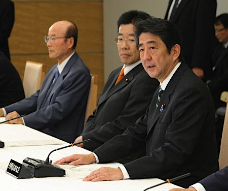 次官連絡会議、官邸で初会合 首相が訓示