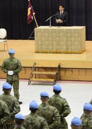 首相「領土、守り抜く」 ゴランPKO帰国で訓示