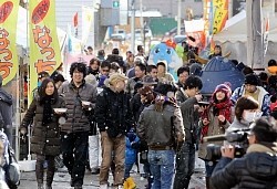 東日本大震災:仮設6商店街グルメ、一堂に−−宮城・気仙沼