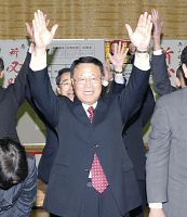 選挙:飯南町長選 山碕氏が3選 2期の実績訴え /島根