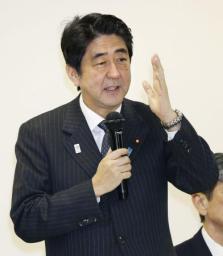 首相 改憲論止まらず 自民会合に異例の出席
