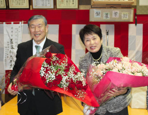 選挙:鴨川市長選 前教育長の長谷川氏、無投票初当選 親子2代で市長に /千葉