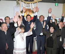 選挙:朝霞市長選 富岡氏が3選 投票率22.69%、前々回に次ぐ低さ /埼玉