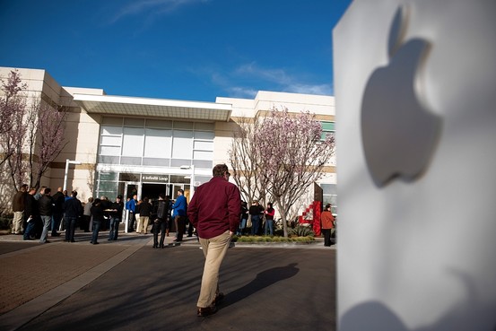 新分野を検討…アップル、腕時計型の端末投入?