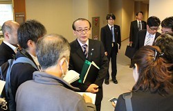 成田空港:離着陸制限緩和 苦渋の決断「深夜のみ」 首長「共生共栄」必要 ／千葉