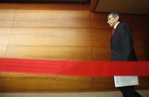 国債市場が終日混乱 先物取引、2度にわたって一時中断