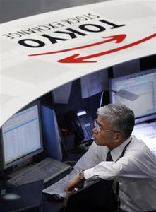 東京株式市場・大引け=続落、円安一服など重し TOPIXは小幅反発