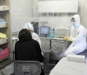 鳥インフルに備える 土浦 患者受け入れ訓練