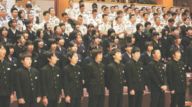 支援への謝意込め合唱 石巻・蛇田中生ら防衛省を訪問