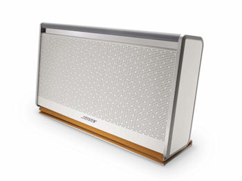 ボーズ、モバイルスピーカー「SoundLink」に数量限定のホワイト