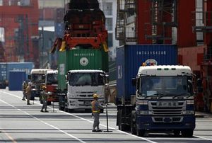 近畿、2カ月ぶり貿易赤字 4月、円安で輸入額過去最高