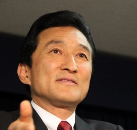 ワタミ会長 参院選出馬会見「雑巾がけからやらせていただく」