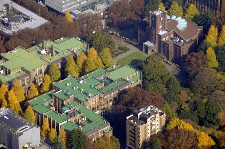 東大、現実路線にカジ 秋入学導入を見送り