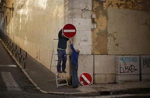 ポルトガル 10 年 債 が ３ 日 ぶり 上昇 、 利回り 7.16 ％ － ＥＣＢ 控え 独 債 下落