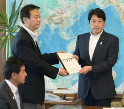 新防衛大綱中間報告 憲法、専守防衛を捨てるな