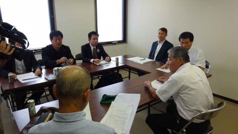 民主沖縄県連:執行部に代表選実施要求 地方に反発広まる