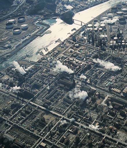 三菱ケミと旭化成、水島のエチレン設備を2016年に1基停止へ