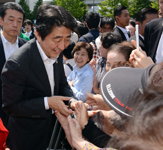 選挙が終わった途端 社会保障カットの嵐