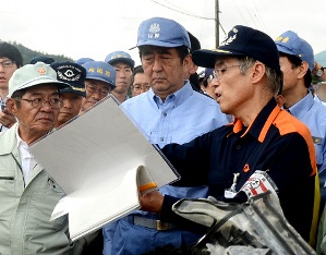 豪雨被災地など 安倍首相が視察