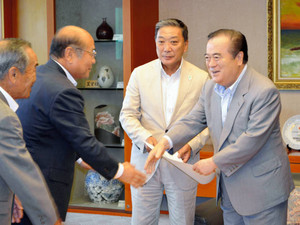 選挙:茨城県知事選 告示、現新２氏が届け出