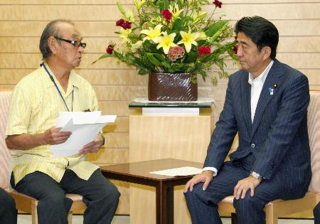 オスプレイの沖縄県外分散配備、首相に要請 仲井真知事