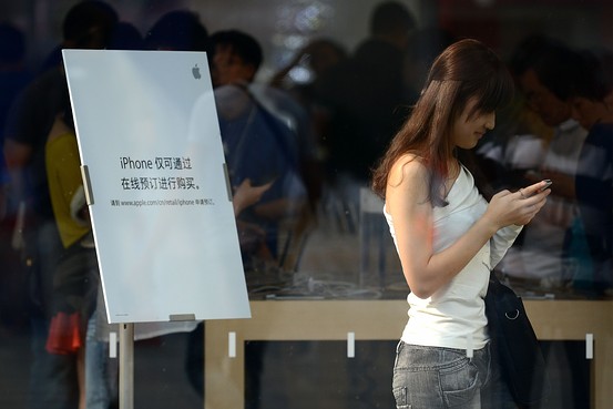 廉価版ｉＰｈｏｎｅ、中国で７万円「全然安くない」「期待はずれ」不満噴出