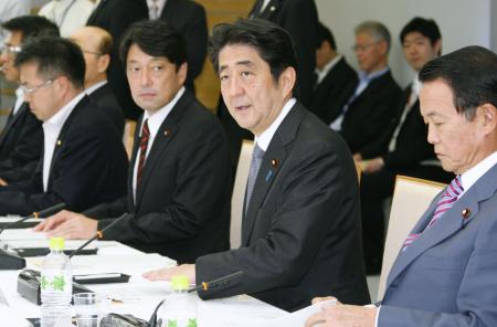 集団的自衛権「結論」越年も 慎重姿勢の公明に配慮