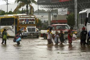 メキシコ集中豪雨、アカプルコなどで41人死亡