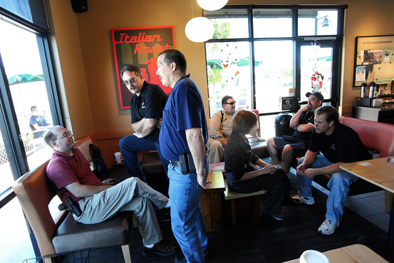 スタバCEO、店への「銃持参」の自粛要請 「禁止」は否定