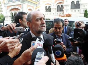 イランとIAEAが核問題で会合、10月に再協議へ