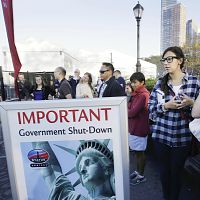 全米の国立公園は閉鎖、自由の女神も見学できず