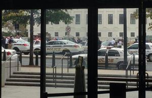 首都で車暴走、容疑者射殺=女が運転、ホワイトハウスから議会-米