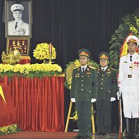 ベトナム戦争の英雄、ザップ将軍の国葬始まる