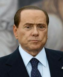 ベルルスコーニ元首相に公職禁止2年