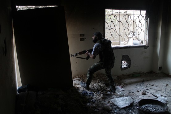 シリア化学兵器、４１施設で１３００トンに