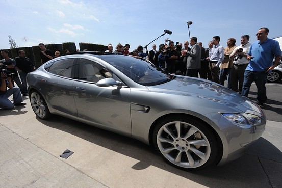 米テスラ株が大幅下落、７－９月の販売台数が一部予想下回る