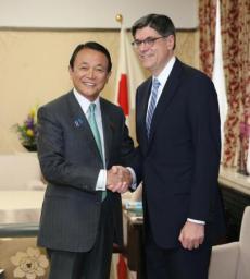 「聖域」理解求める 首相やTPP担当相ら、米財務長官と会談