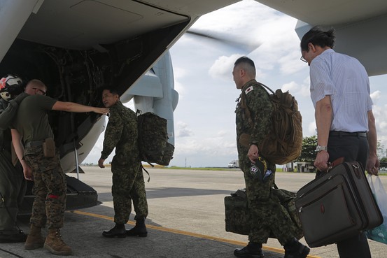 フィリピンは救援物資を望む 日本は逆に軍艦を派遣