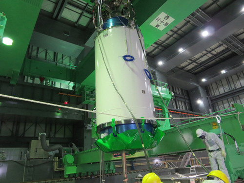 核燃料4本取り出し輸送容器に収容…福島4号機