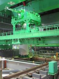 核燃料22本、輸送容器に…福島第一原発4号機