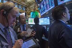 米国株式市場=上昇、ダウ終値が初の1万6000ドル台