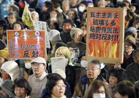秘密保護法案:「26日衆院通過」巡り与野党攻防